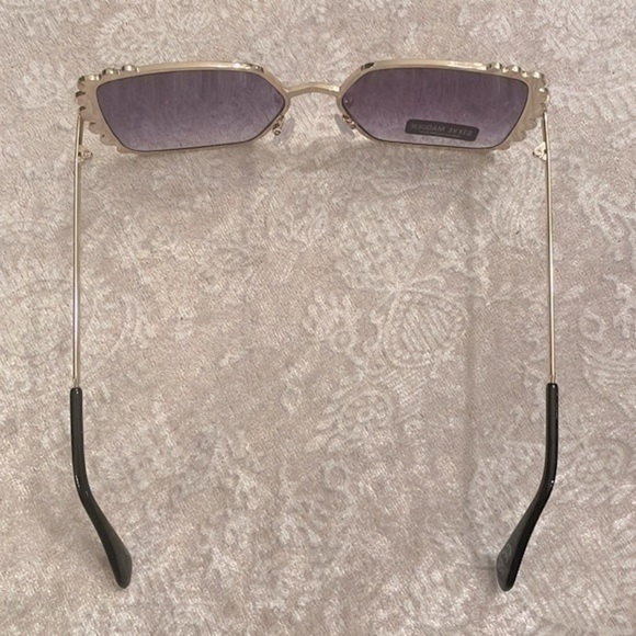 Brand New Steve Madden Gold Tone Cultured Pearl Oversized Retro Glam Sunglasses main image 6